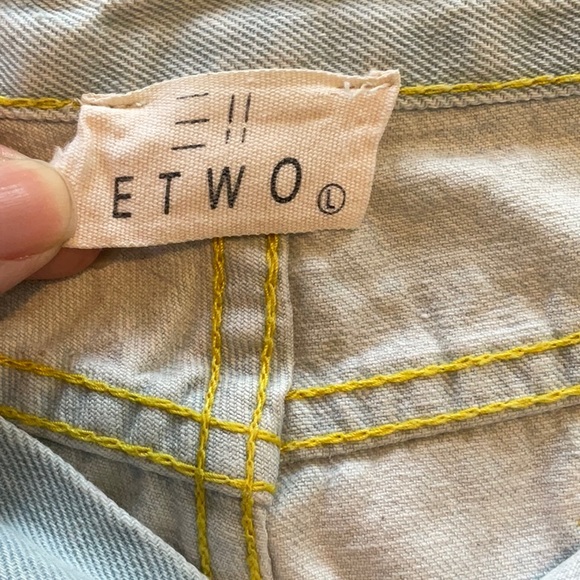 ETWO Jean Shorts with Pink Embroidered Flowers Size L, Preowned - Picture 10 of 13